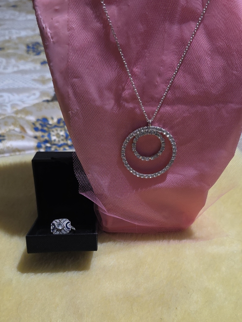 Elegant Double-Circle Crystal Pendant Necklace in Silver